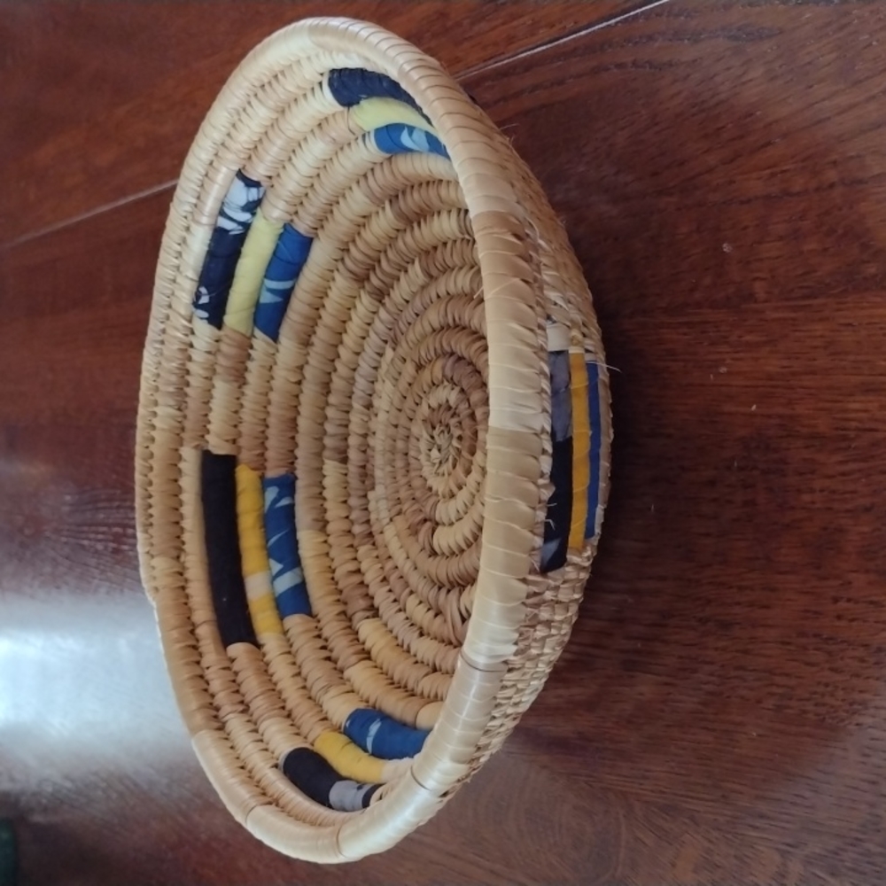 Handwoven Seagrass Coil Artisan Basket Wall Art b630